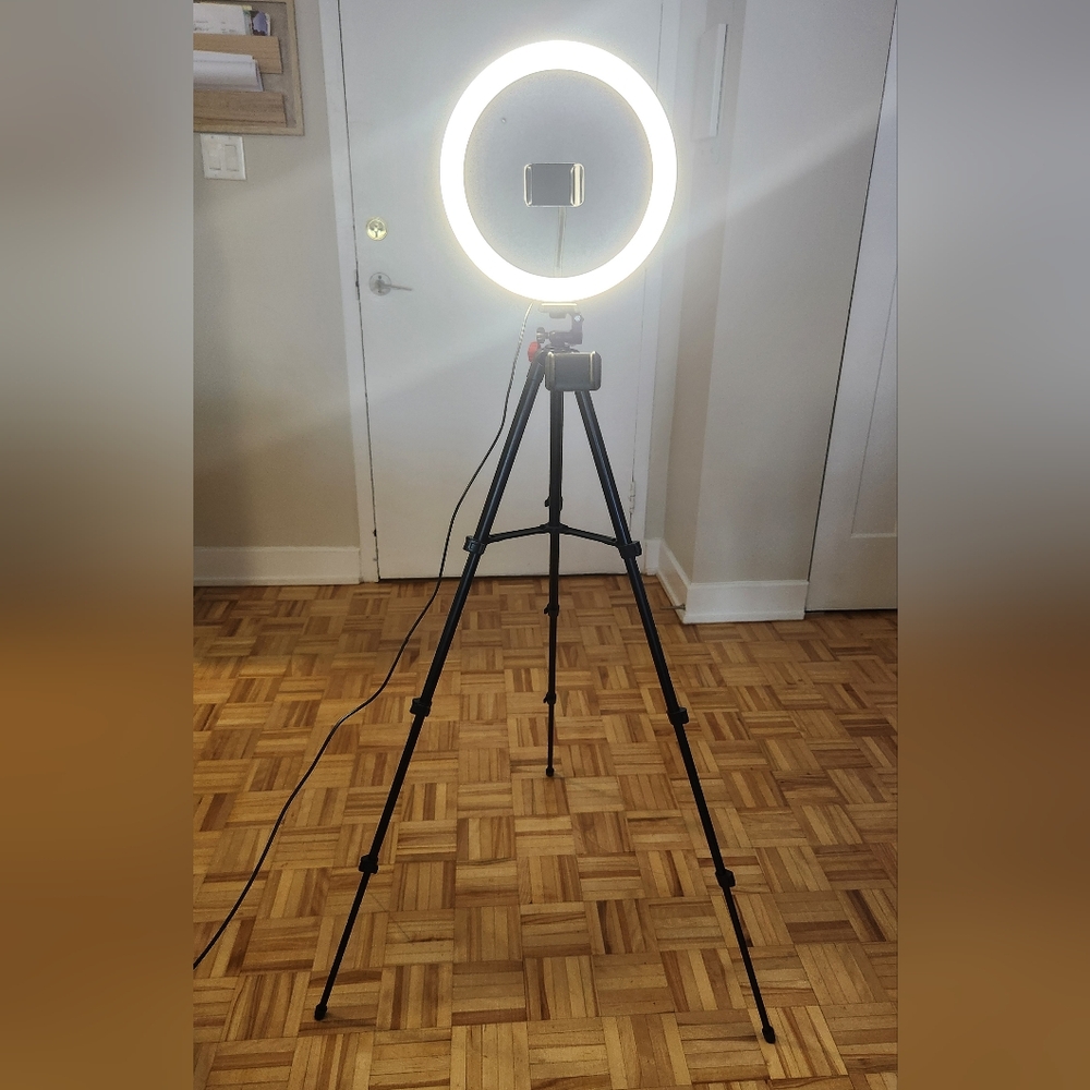 TaoTronics LED Ring Light with Tripod